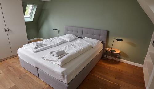 Apartment (4 )