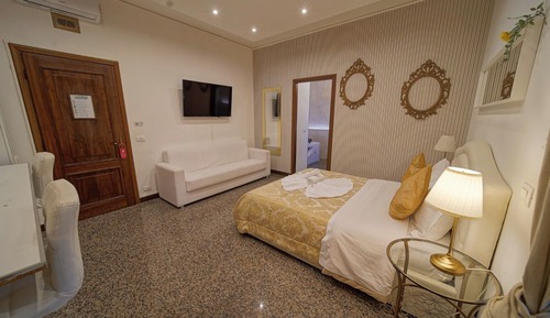 Comfort Suite, 1 Double Bed with Sofa bed, Hot Tub, Garden Area