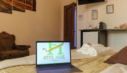 Elite Triple Room, Multiple Beds, Shared Bathroom (Arena)