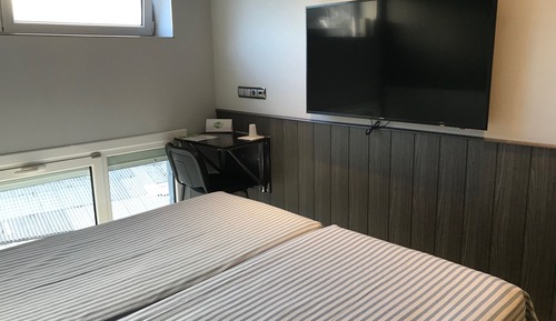 Double Room, 1 Double or 2 Twin Beds