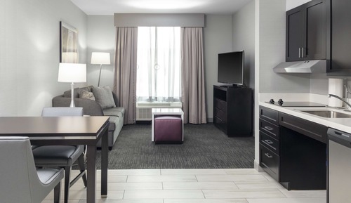 Suite, 1 King Bed, Accessible, Bathtub