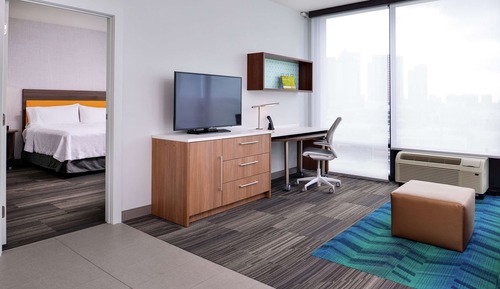 Suite, 1 Bedroom, Accessible, Corner (1 King Bed, Mobility & Hearing)