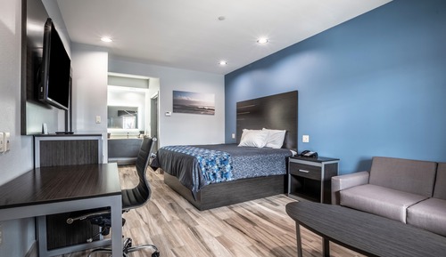 Basic Room, 1 King Bed, Smoking