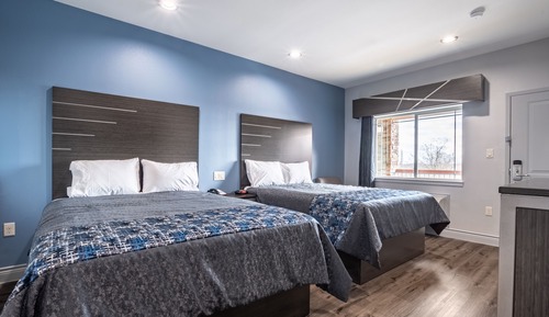 Basic Room, 2 Queen Beds, Smoking