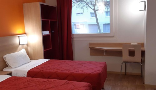 Room, Multiple Beds
