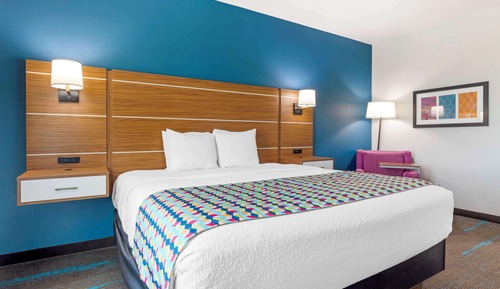 Standard Room, 1 King Bed, Non Smoking, Refrigerator & Microwave