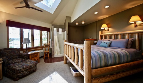 Deluxe Room, 1 King Bed, Non Smoking, Lake View