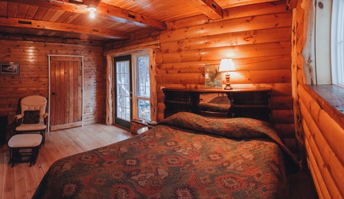 Outdoorsman Suite - Partial Lake View