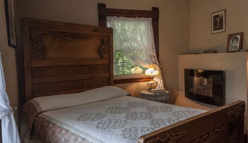 Golden Sunset Room Leavitt House - Non Smoking,  Valley View