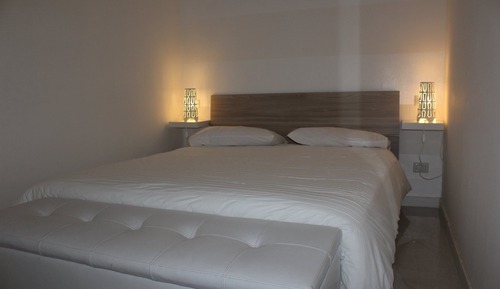 Condo, Kitchenette (La Dependance)
