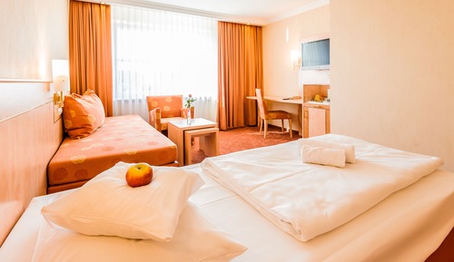 Premium Single Room, 1 Twin Bed, City View (Straßenseite)