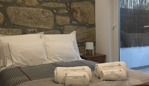 Suite, 1 Double Bed, Private Bathroom (Linha 2)