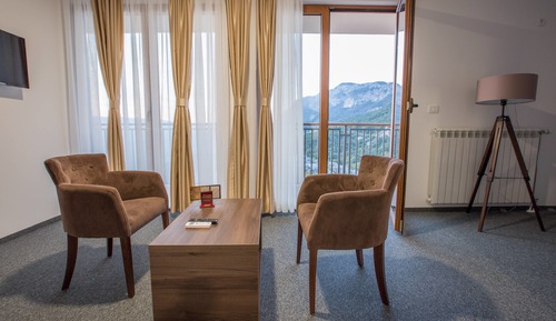 Deluxe Suite, Multiple Beds, Mountain View