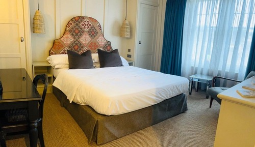 Classic Double Room, Ensuite (Stracey room)