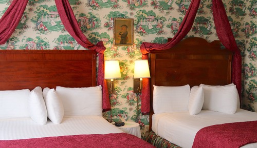Premium Double Room, Ensuite (COLONIAL TWO QUEEN)
