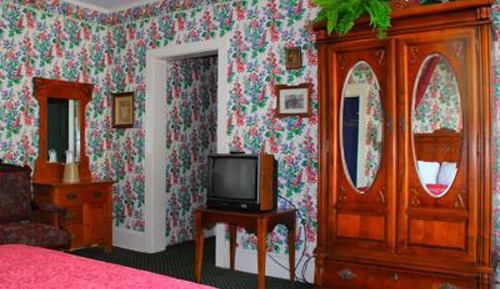 Premium Single Room, Ensuite (VICTORIAN ONE QUEEN )