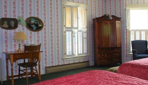 Premium Double Room, Ensuite (VICTORIAN TWO QUEEN )