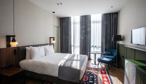 Standard Room, 1 Queen Bed