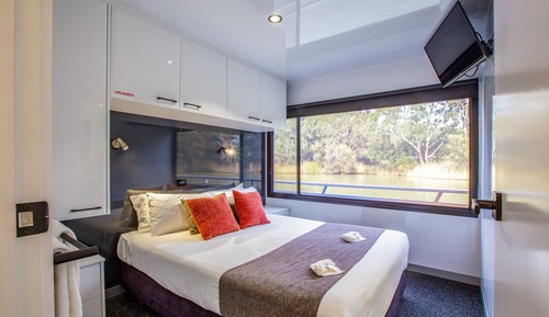 Ultimate Indulgence (12 berth houseboat)