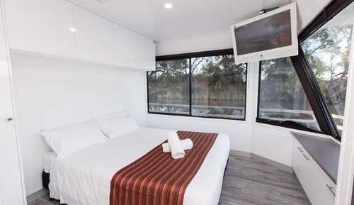 Pure Indulgence (12 berth houseboat)