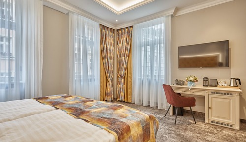 Luxury Suite, 1 King Bed with Sofa bed, City View