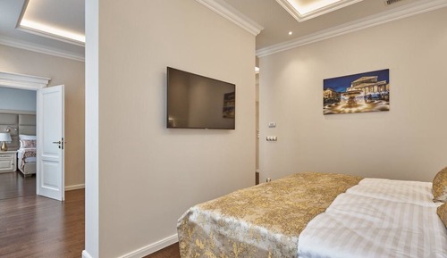 Luxury Suite, 1 King Bed with Sofa bed, City View