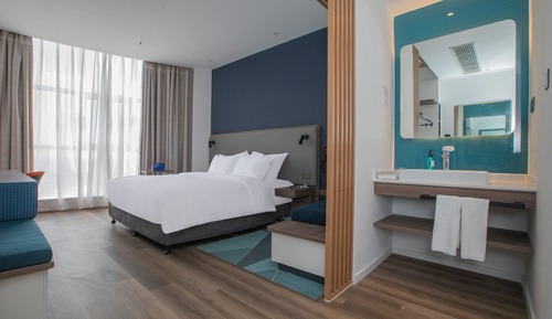 Standard Room, 1 King Bed, Non Smoking (Extra Floor Space)