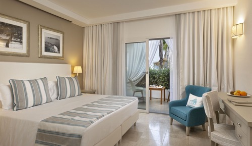 Superior Room, 1 Queen Bed, Pool View