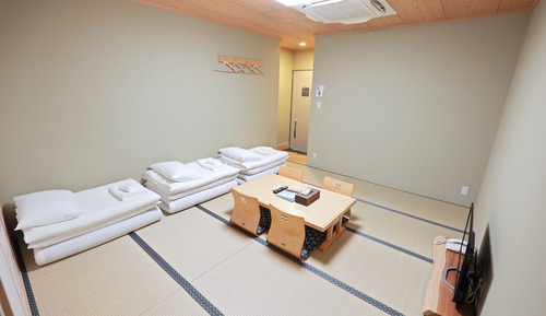 Room (403)