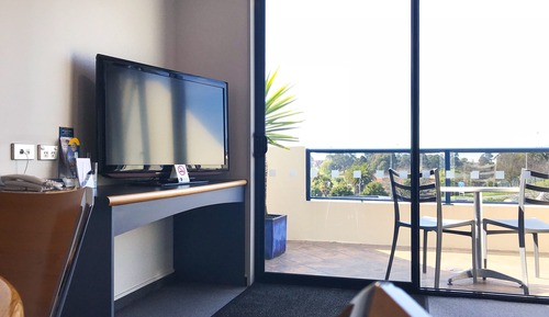 Executive Two Bedroom Apartment with Spa Bath