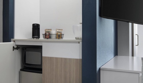 Suite, Multiple Beds (Mobility/Hearing Accessible, Tub)