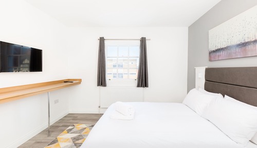 Apartment 7 - Signature