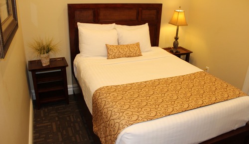Luxury Condo, Multiple Beds, River View