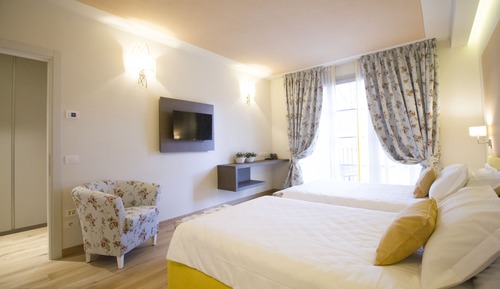 Suite, Multiple Beds