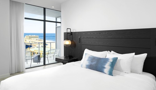 Deluxe Suite, 1 King Bed, Terrace (Junior)