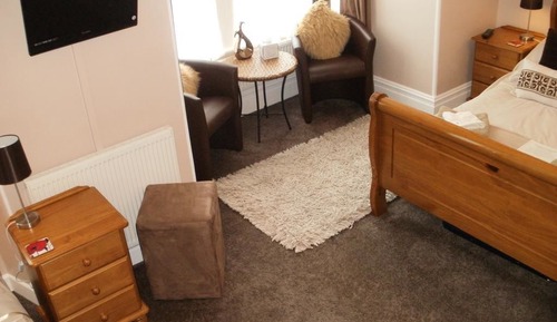 Family Room (2 Adults + 1 Child)