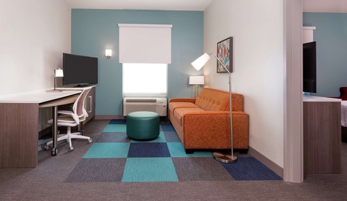 Suite, 1 King Bed, Accessible (Roll-In Shower)