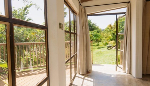 Design Studio Suite, Kitchen, Garden View