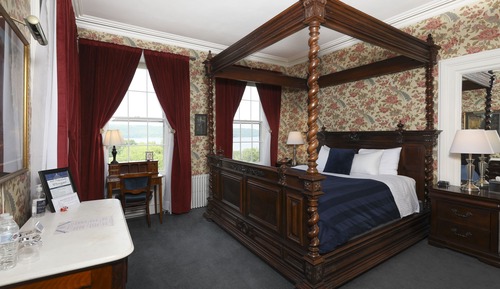 Victorian Inn North Lake Room