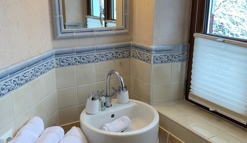 Economy Room, Shared Bathroom