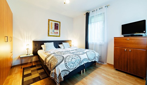 Apartment (11a/16)