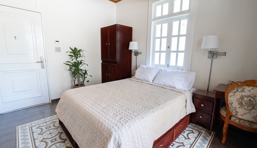 Deluxe Room, 1 Queen Bed, Terrace, Garden View