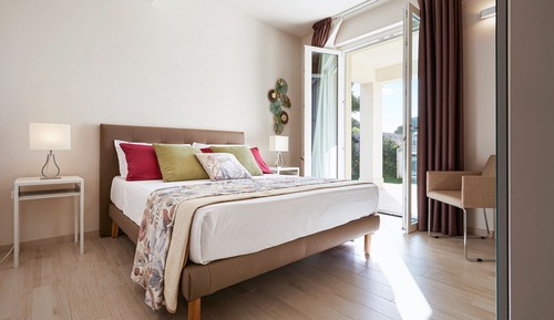 Design Villa, Multiple Beds