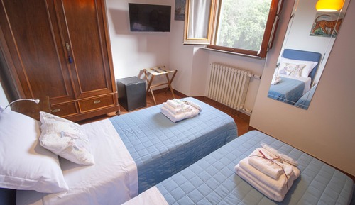 Comfort Room, Private Bathroom, Courtyard View (Corsini)