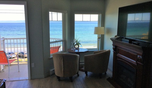 Queen Suite, 1 Bedroom, Kitchen , Private Balcony,Ocean view