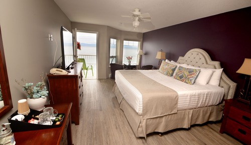 Deluxe Room, 1 King Bed, Ocean View (Private Balcony)