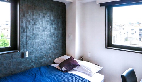 Single Room, Smoking