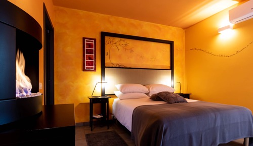 Deluxe Double or Twin Room, Fireplace, Courtyard View