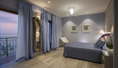 Deluxe Studio Suite, Annex Building (300 meters from main building)