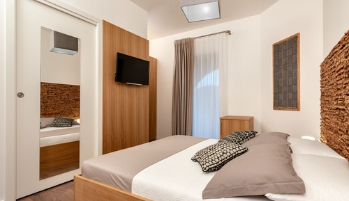 Room, Patio